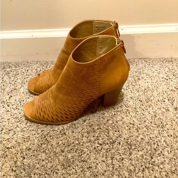 Tan, leather, open toed booties by CL by Laundry, size 8.5. - Picture 2 of 5